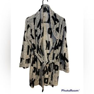 Women’s pink Victoria’s secrets robe